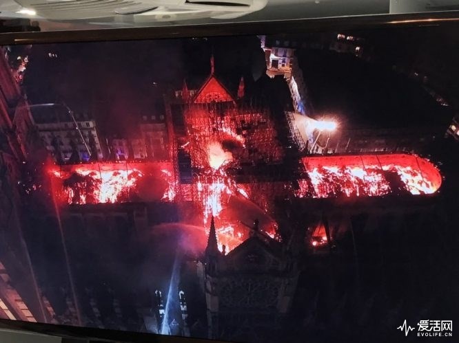巴黎圣母院灭火，大疆无人机立功