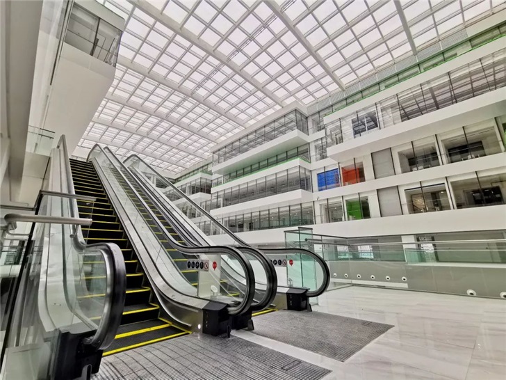 京东总部新大楼“蓝小方”官宣：科技全覆盖的智能办公，下月启用